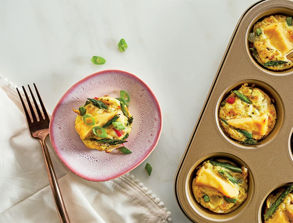 Mini quiche de espárragos y pimientos sin corteza