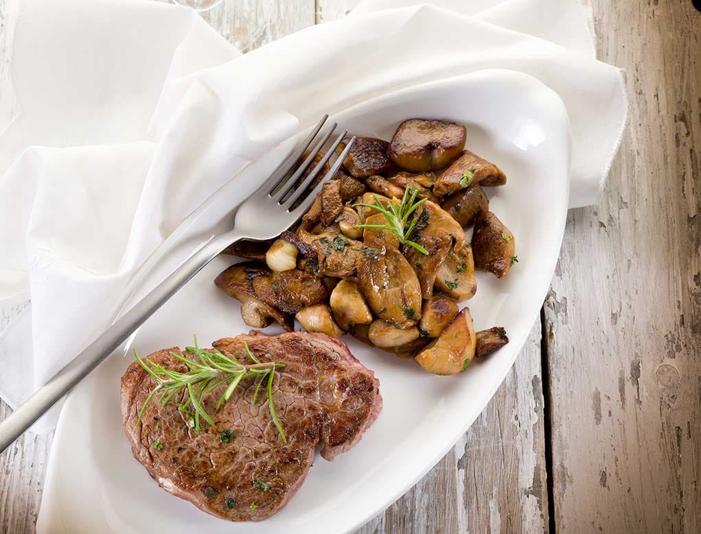 Bistec a la Parrilla con Champiñones
