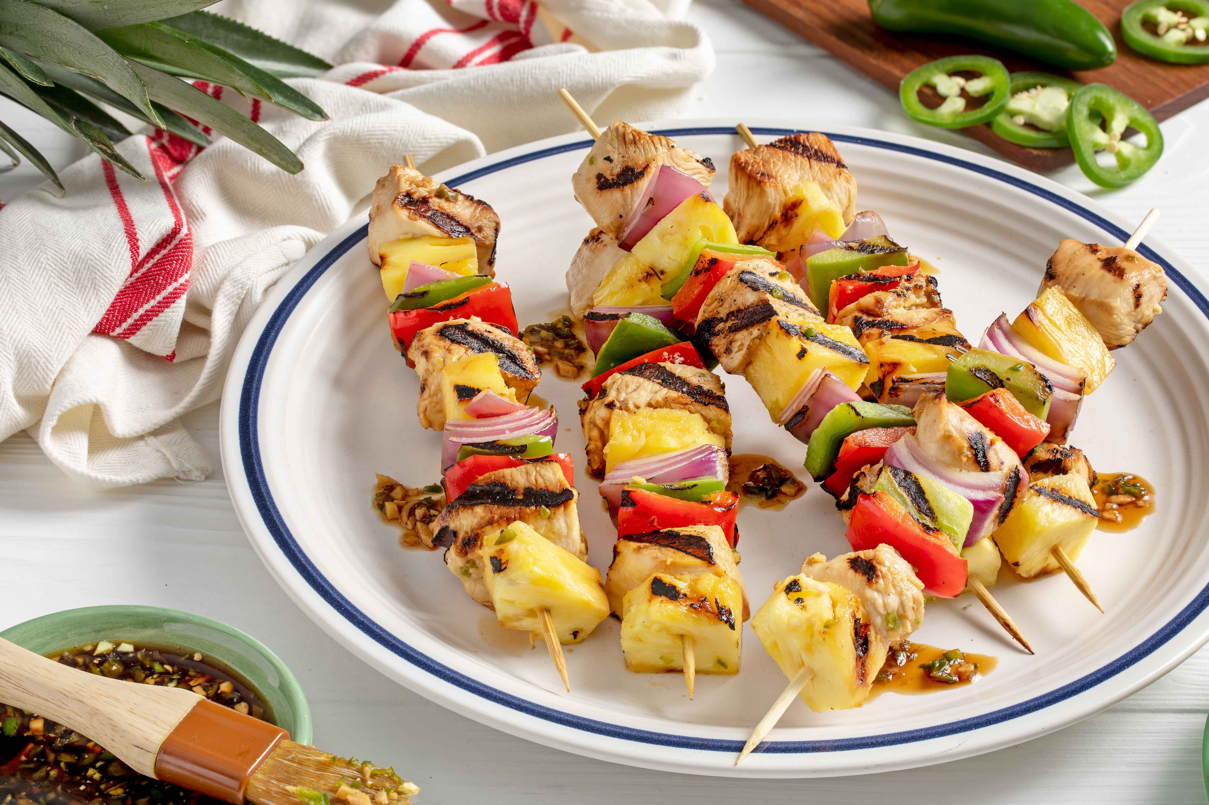 Brochetas de pollo hawaiano a la parrilla