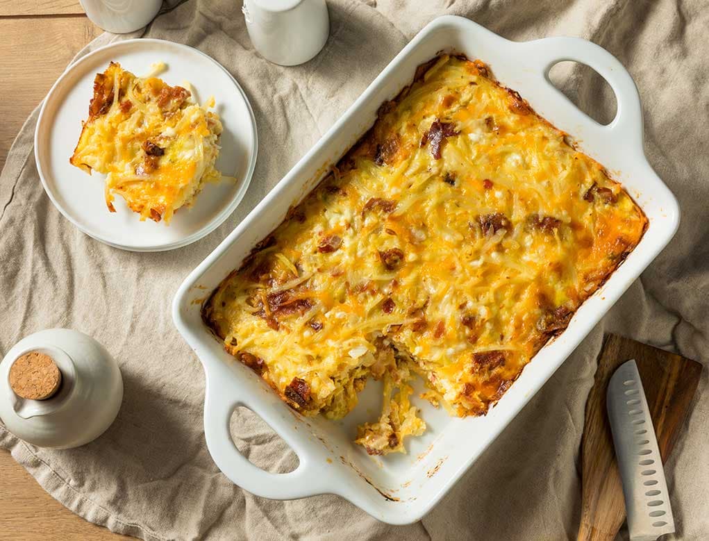 Cazuela de huevos y salchichas de pavo