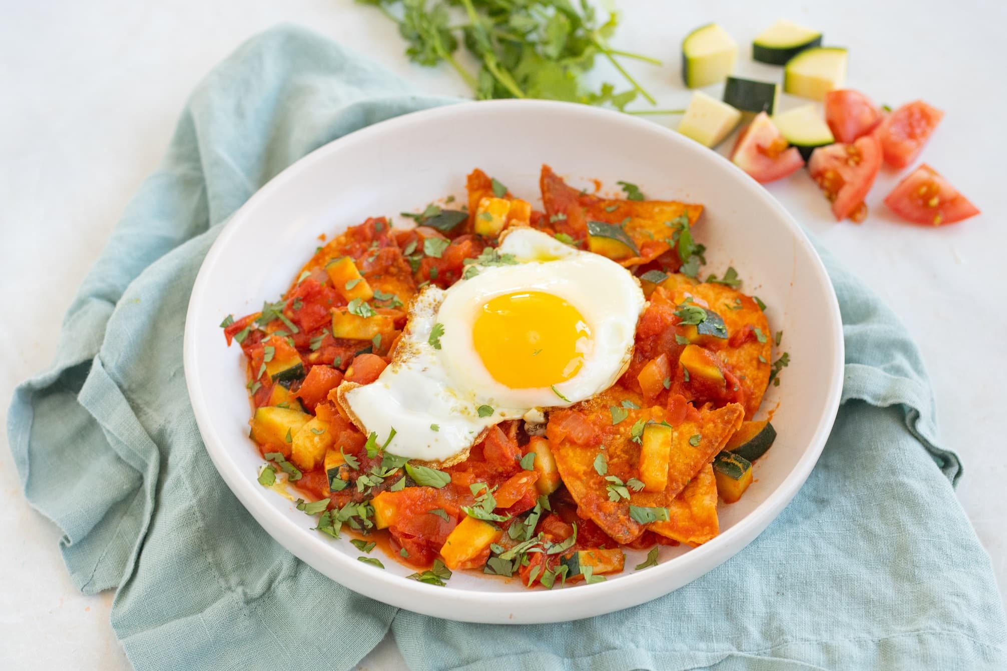 Chilaquiles con huevos fritos