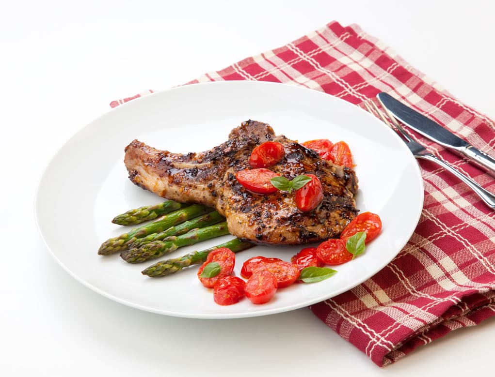 Chuletas ahumadas de Cerdo con Tomates