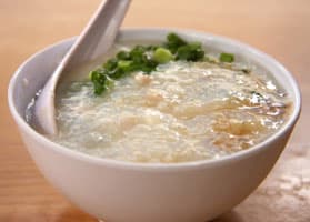 Congee de Arroz integral con Hierbas sofritas