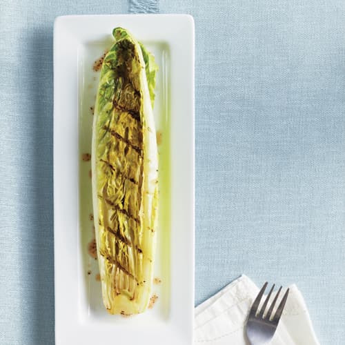 Corazones de Lechuga romana a la parrilla con Vinagreta de champaña y mostaza
