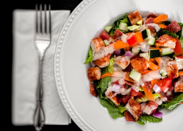 Ensalada de Pollo a la Barbacoa Amigable con el bolsillo
