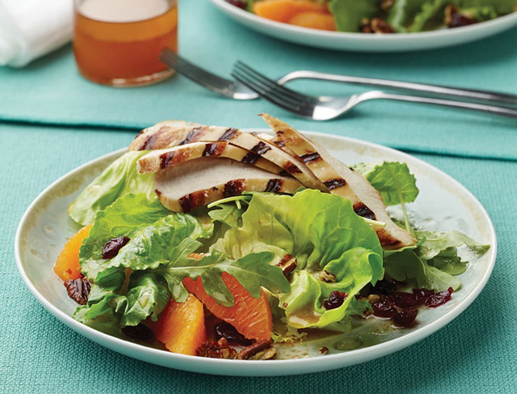 Ensalada de Pollo a la Parrilla con nueces confitadas