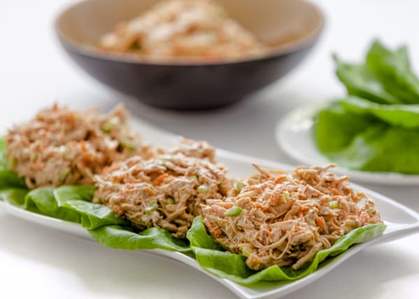 Ensalada de Pollo con teriyaki cremoso en Tazas de Lechuga
