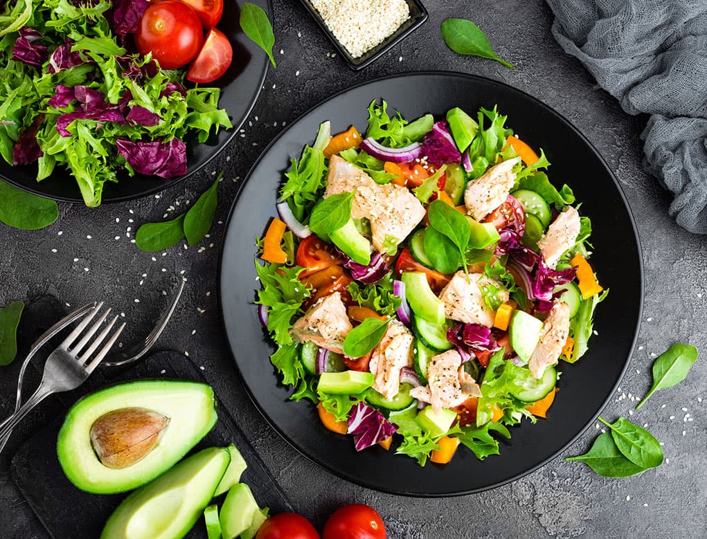 Ensalada de Salmón a la Parrilla y Aguacate
