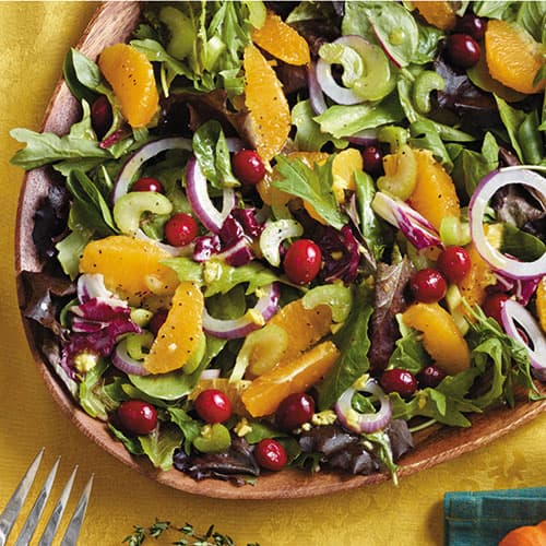 Ensalada de Vegetales verdes mixtos y Arándanos