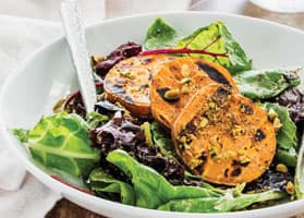 Ensalada estilo César de Pistachos y Granos de pimienta con Pollo