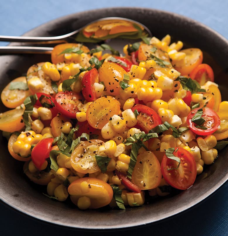 Ensalada Fresca de Maíz con Tomates y Albahaca
