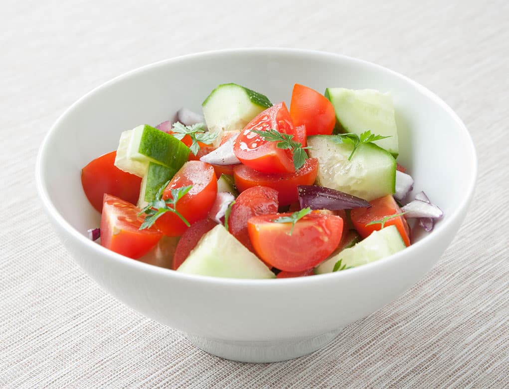Ensalada sencilla de verano de Pepino y Tomate