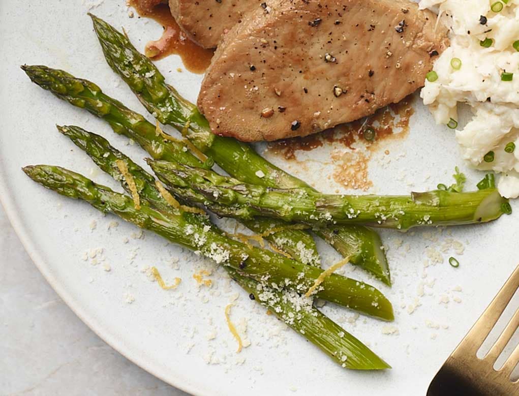 Espárragos rostizados con Parmesano