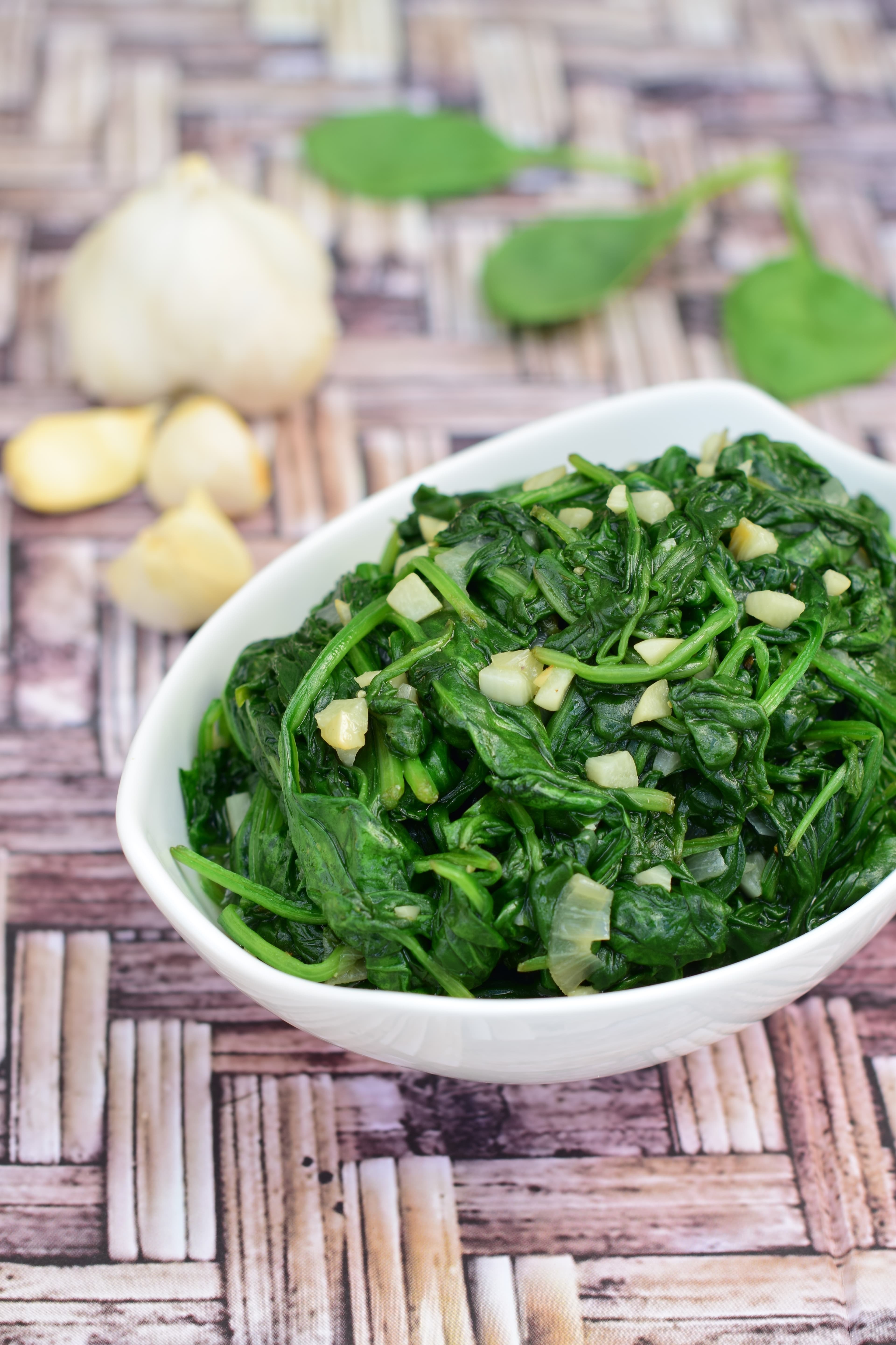 Espinaca salteada en Ajo y Aceite