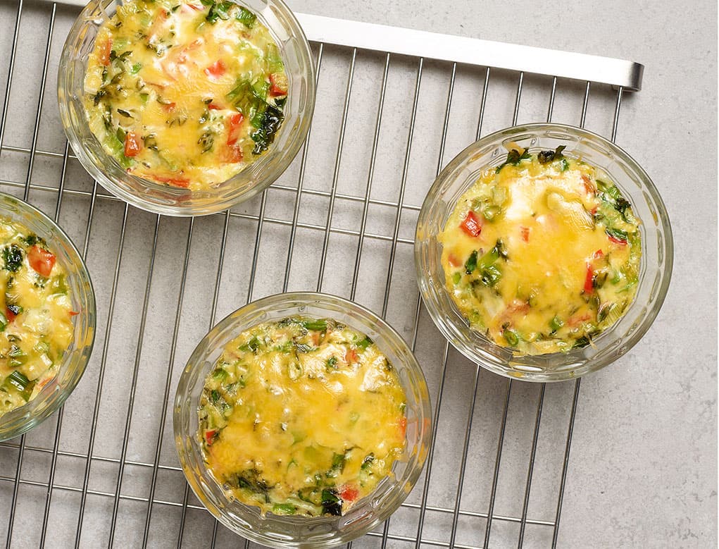 Frittatas individuales de huevo y verduras en olla instantánea