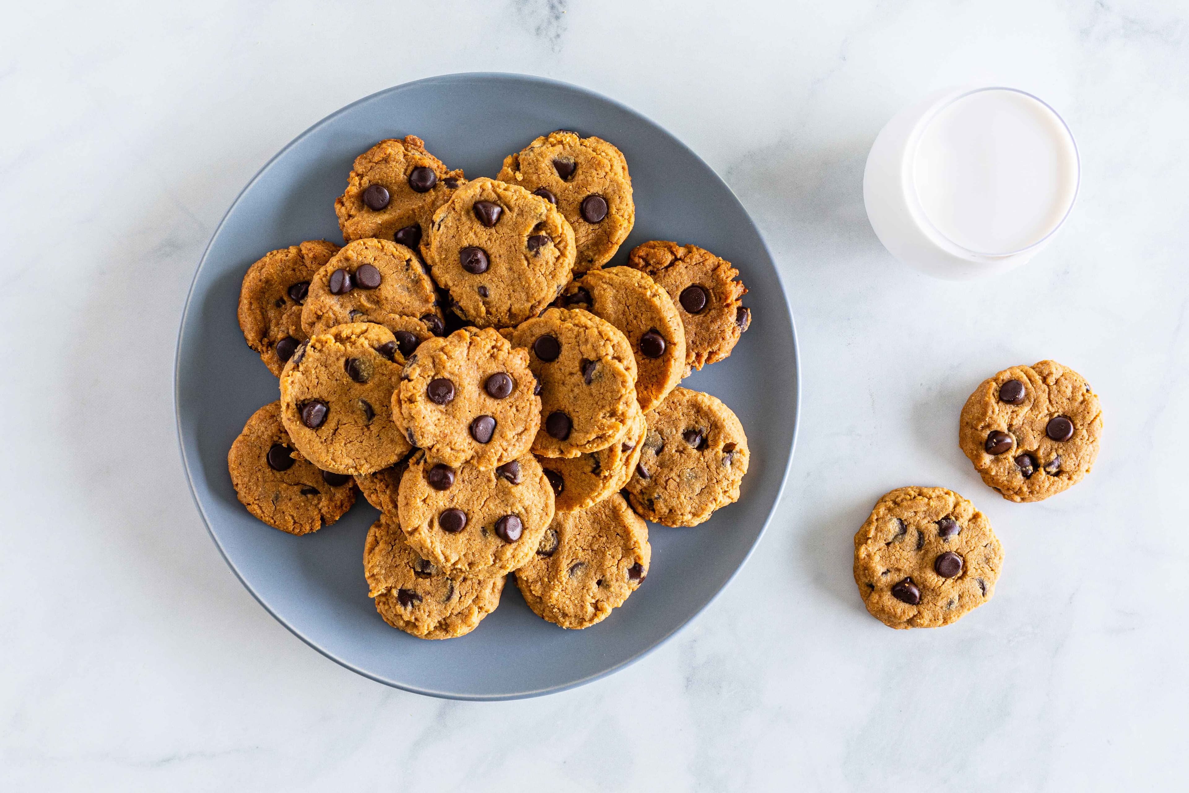 Galletas con chispas de chocolate y mantequilla de maní de 5 ingredientes