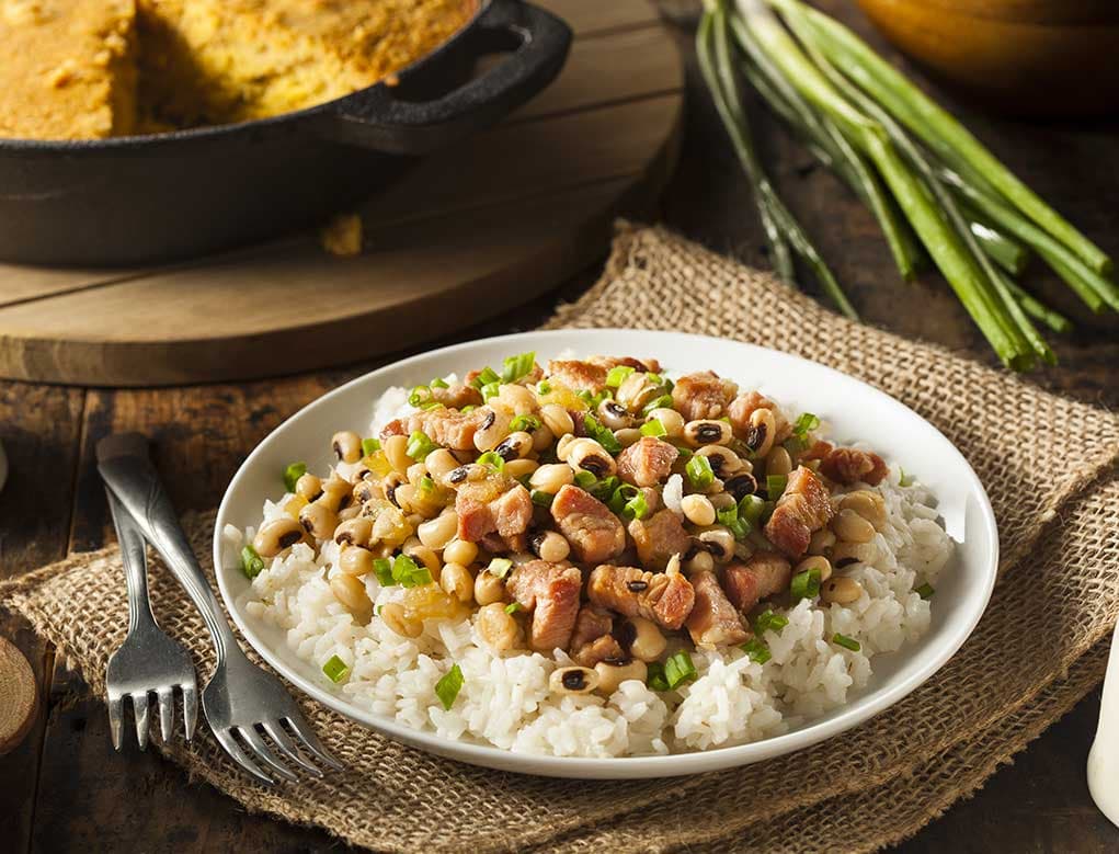Hoppin' John (moros con cristianos) de Cebada con Kielbasa de Pavo