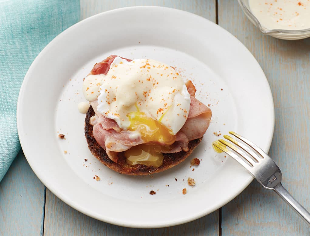 Huevos benedictinos con Salsa holandesa sedosa
