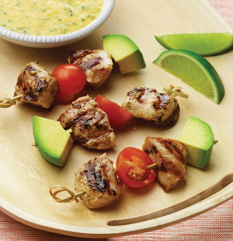 Kebabs de pavo con aguacate y tomate