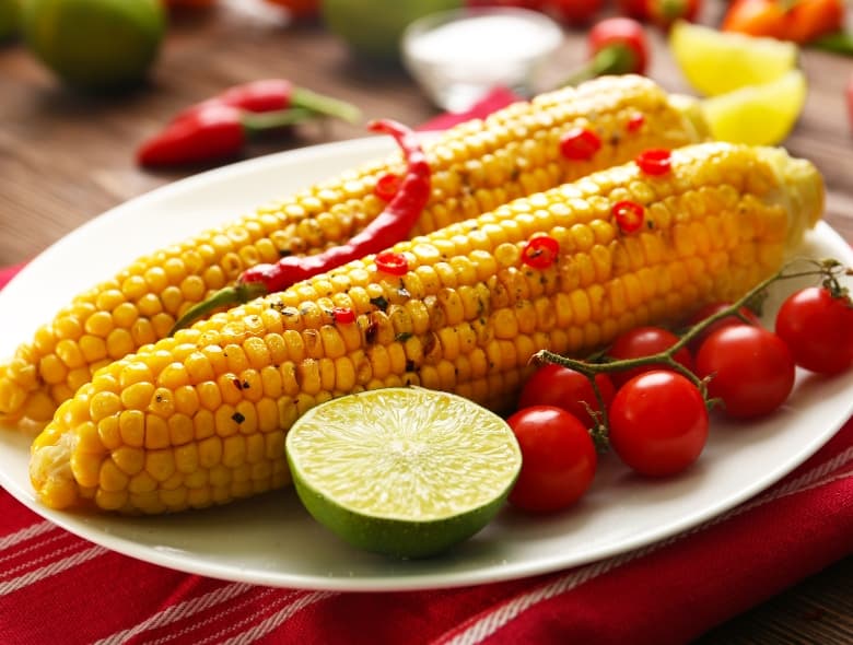 Maíz a la parrilla con chile y limón