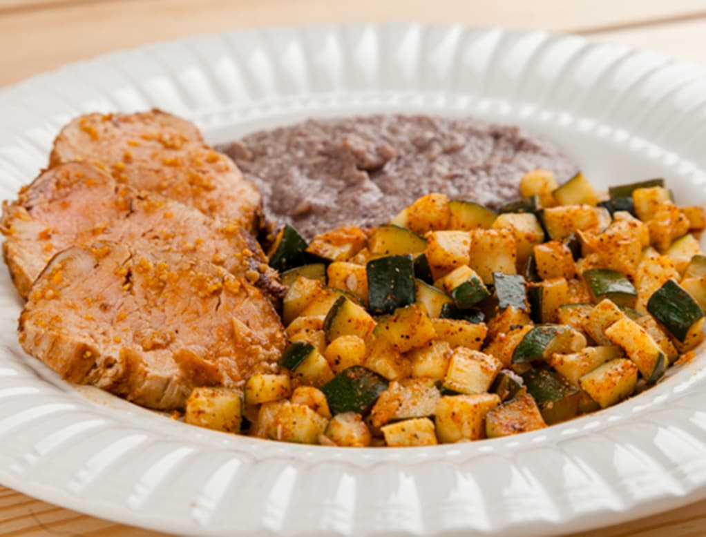 Mole de Solomillo de Cerdo con Calabacín y Frijoles negros refritos