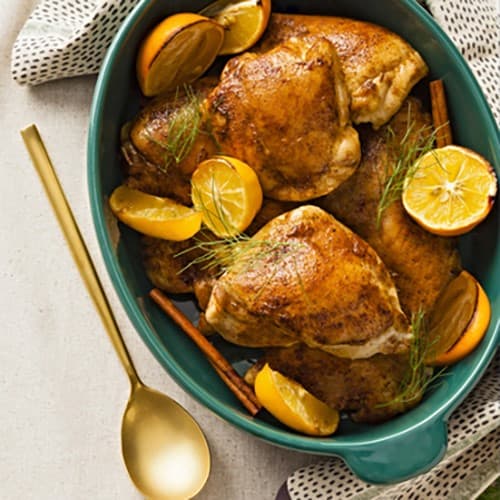 Muslos de Pollo rostizados frotados con especias y con Limones