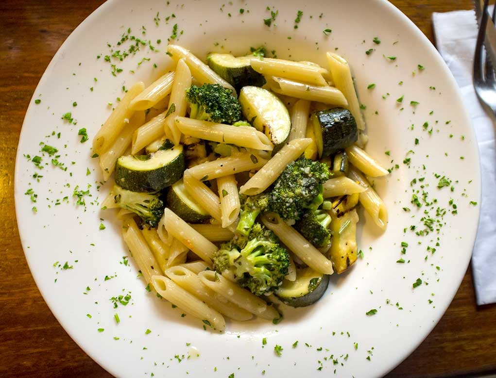 Pasta de garbanzos con verduras asadas