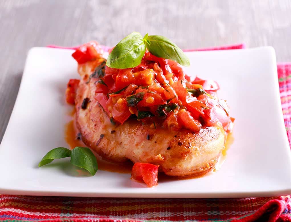Pechuga de Pollo rellena de Pesto con Salsa Bruschetta