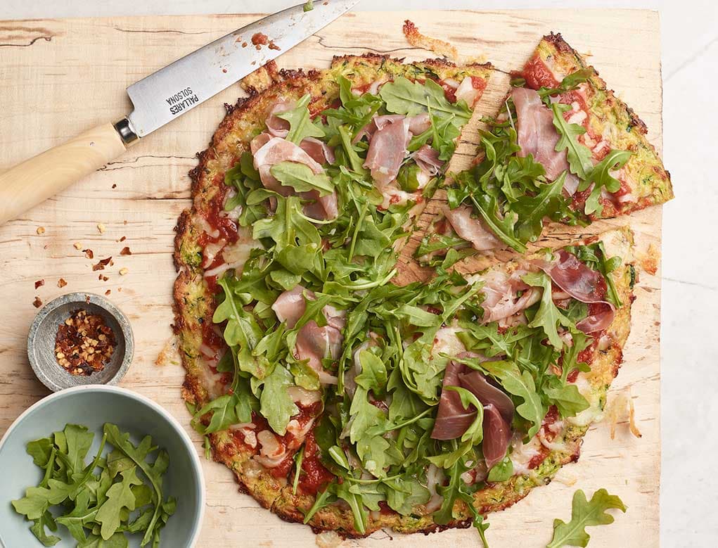Pizza de Rúgula y Prosciutto con Corteza de Calabacín