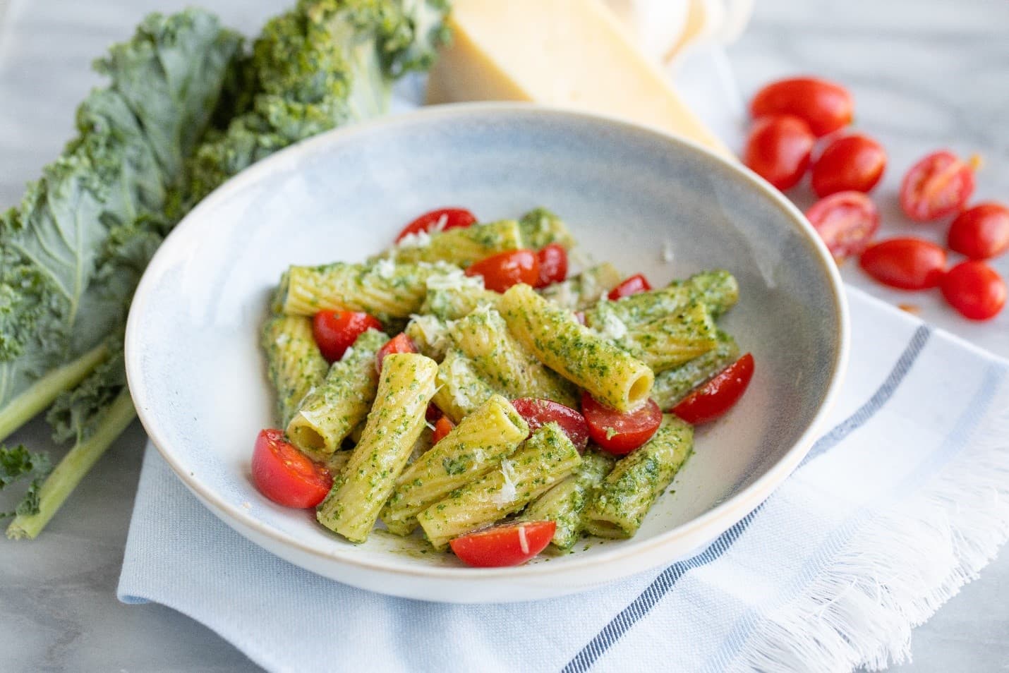 Rigatoni con Pesto de Col rizada y parmesano