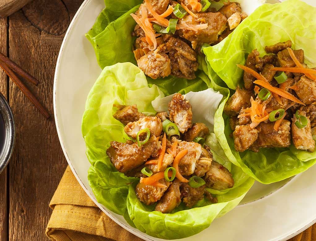Rollitos de lechuga con pollo