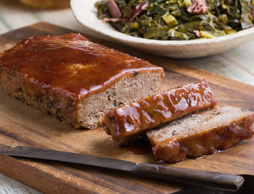 Rollo de carne molida en la olla de cocción lenta
