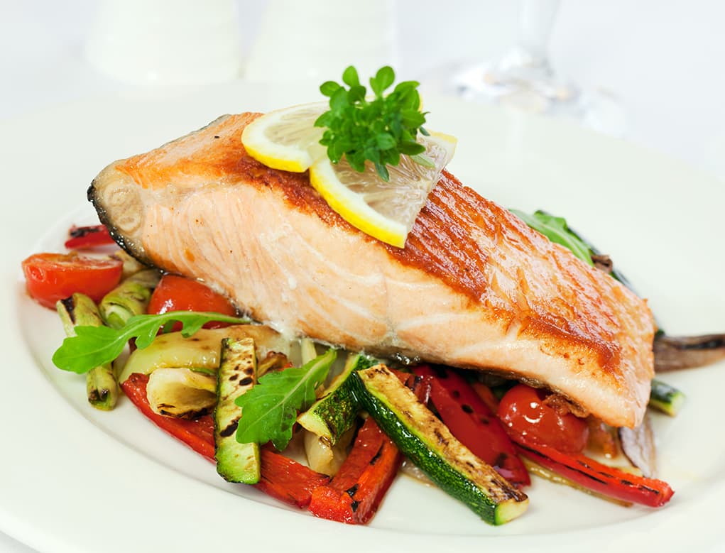 Salmón griego y Paquetes de Vegetales