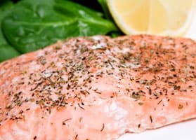 Salmón relleno de espinacas y feta