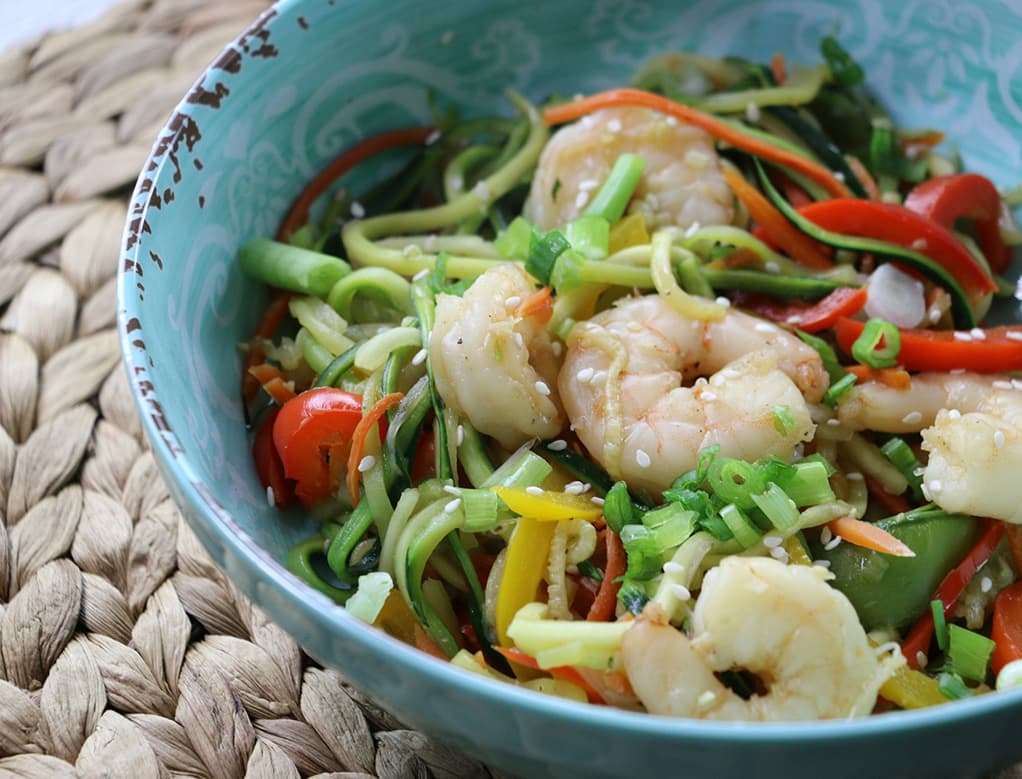 Salteado de calabacines y camarones