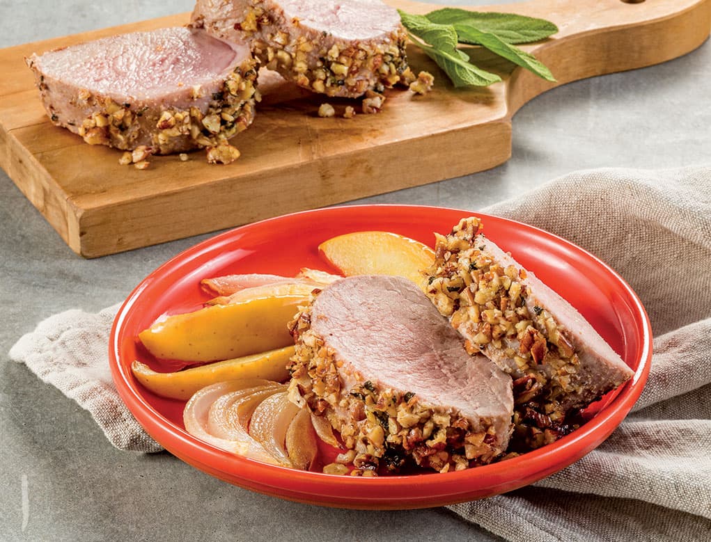 Solomillo de Cerdo con corteza de pecanas con Manzanas y Cebollas
