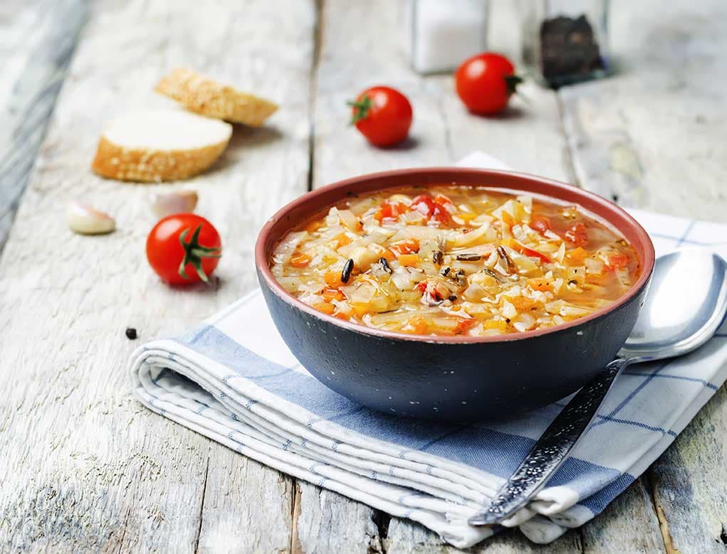 Sopa de col abundante y económica
