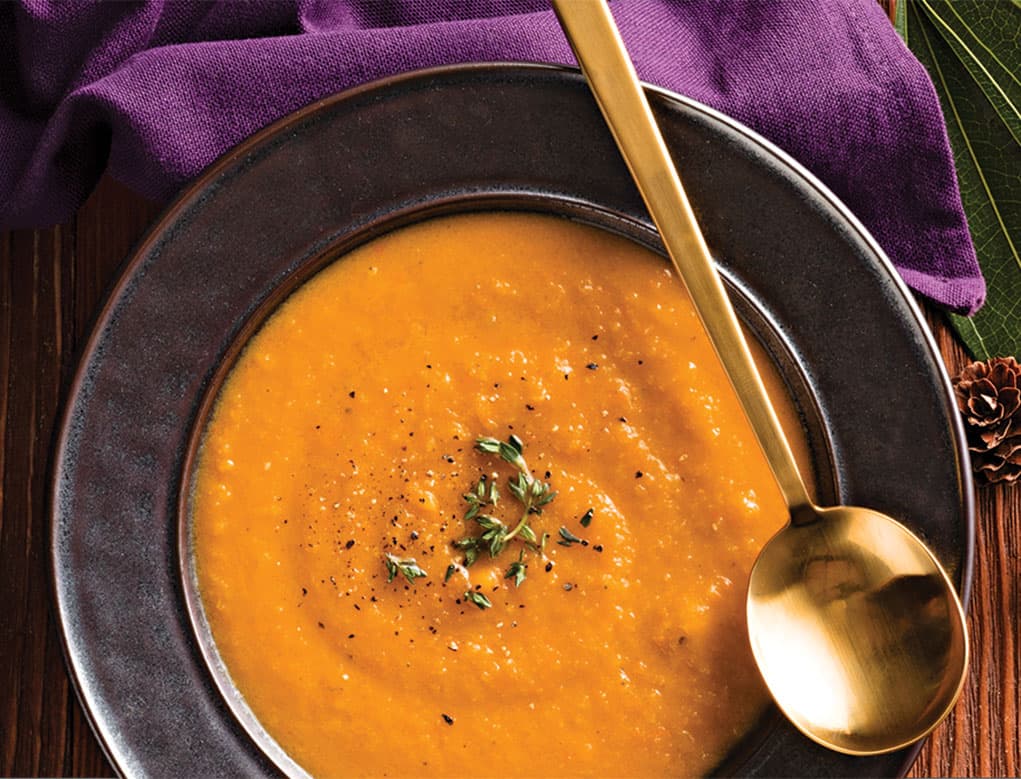 Sopa de verduras de raíz asadas