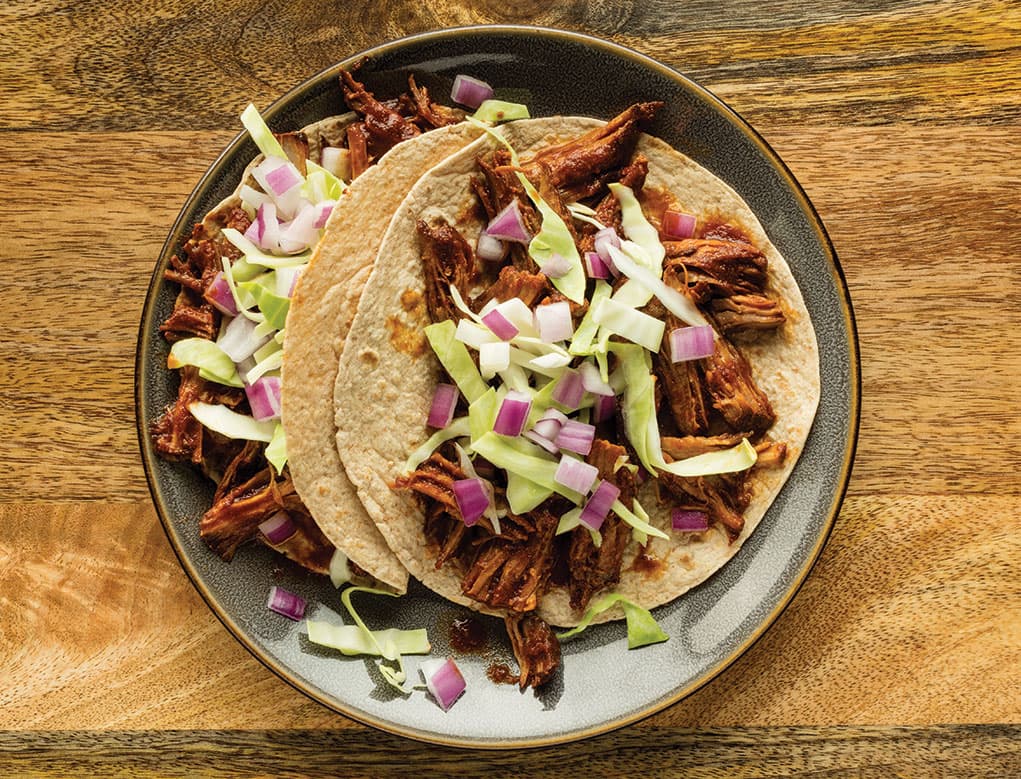 Tacos envueltos con Cerdo a la barbacoa y Chipotle