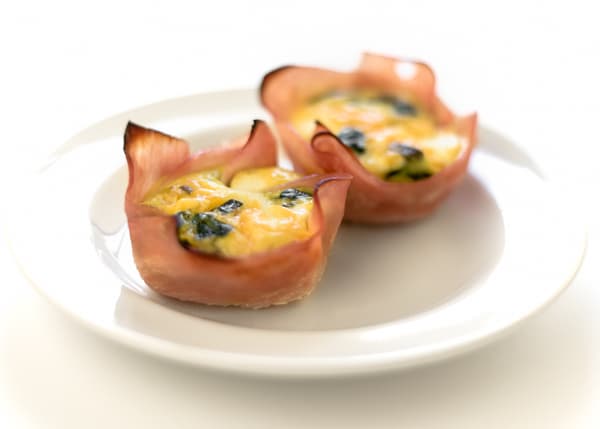 Tazas de Huevo y Jamón con Espinaca y Champiñones